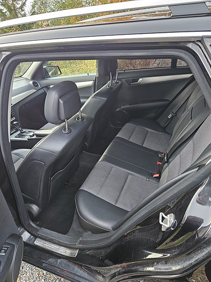 Mercedes-Benz C220 6 of 8