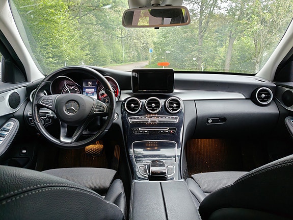 Mercedes-Benz C200 3 of 3