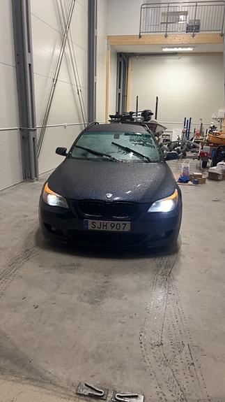 BMW 530d 2 of 7