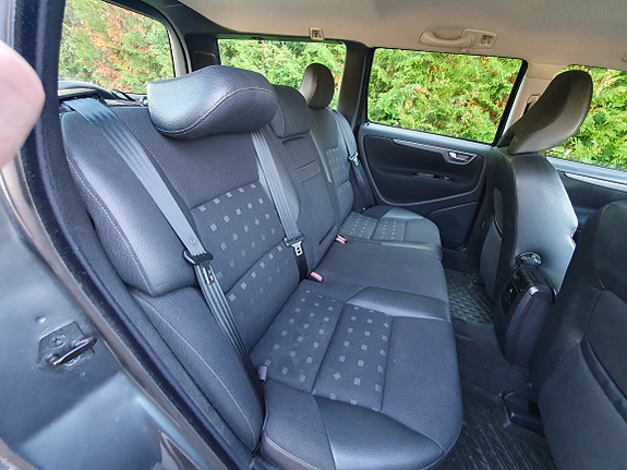 Volvo V70 7 of 11