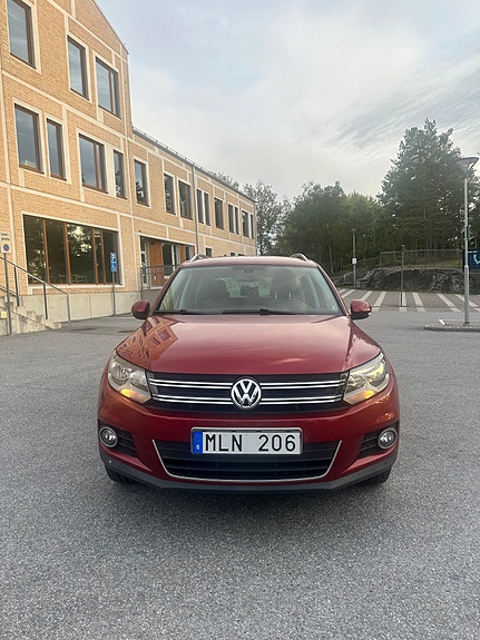 Volkswagen Tiguan 2 of 8