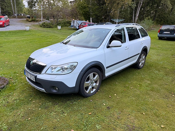 Skoda Octavia Scout 2 of 4