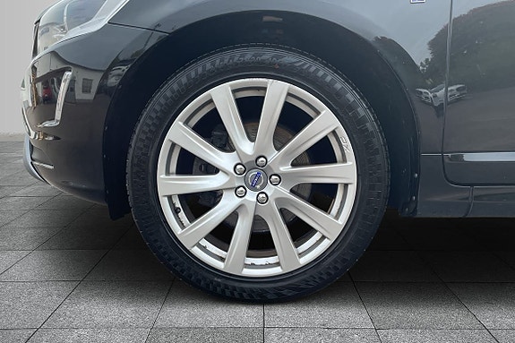 Volvo XC60 8 of 15