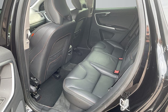 Volvo XC60 11 of 15