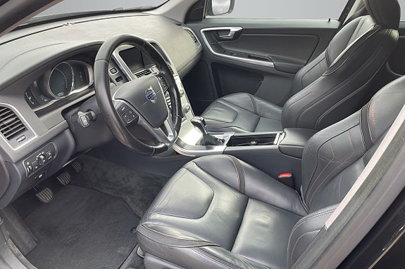 Volvo XC60 10 of 15