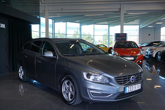 Volvo V60 2 of 18