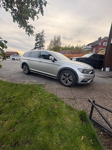 Volkswagen Passat Alltrack 3 of 3
