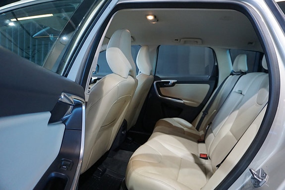 Volvo XC60 10 of 21