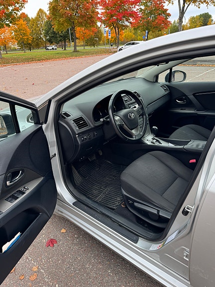 Toyota Avensis 5 of 6