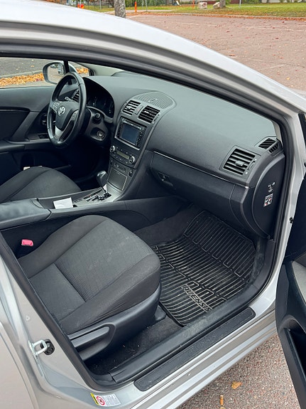 Toyota Avensis 6 of 6