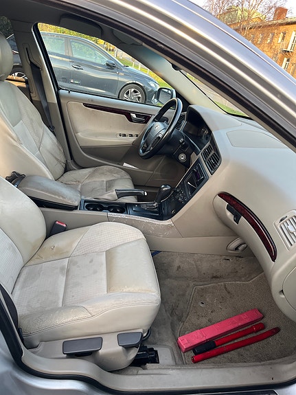 Volvo V70 7 of 7