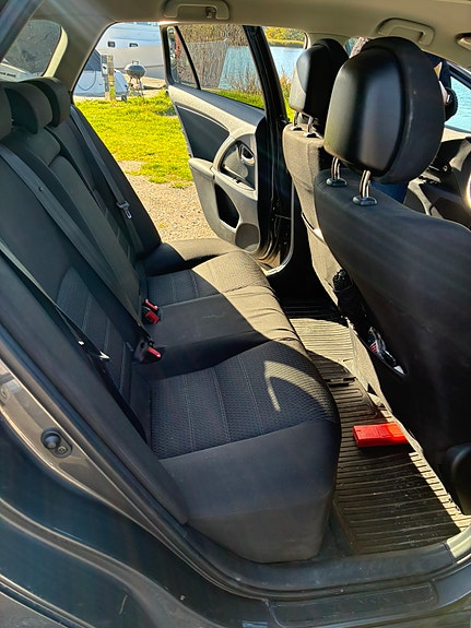 Toyota Avensis 6 of 9