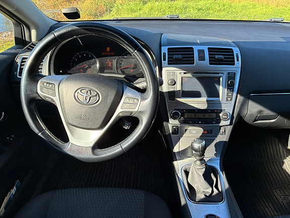 Toyota Avensis 5 of 9