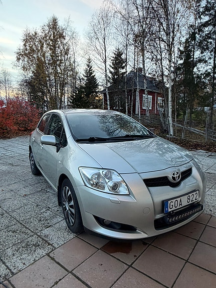 Toyota Auris 4 of 6