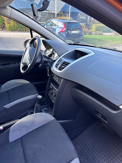 Peugeot 207 15 of 23