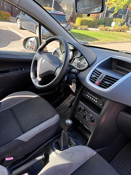 Peugeot 207 16 of 23