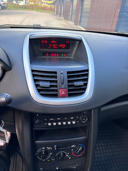 Peugeot 207 19 of 23