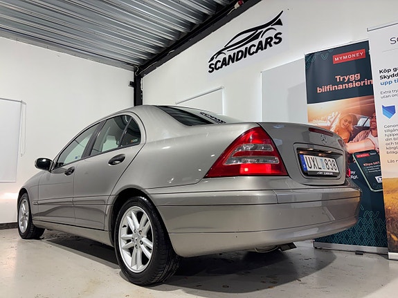 Mercedes-Benz C180 11 of 30