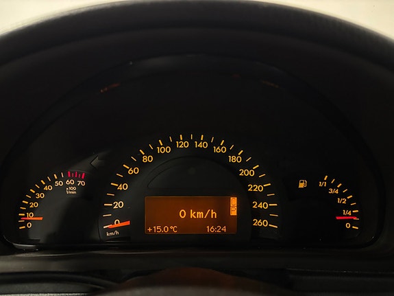 Mercedes-Benz C180 29 of 30