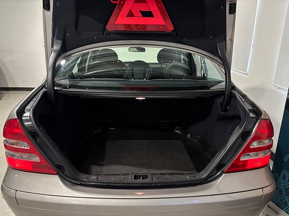 Mercedes-Benz C180 14 of 30