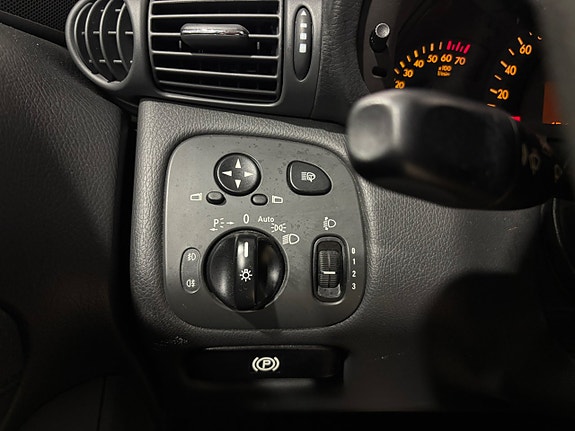 Mercedes-Benz C180 26 of 30