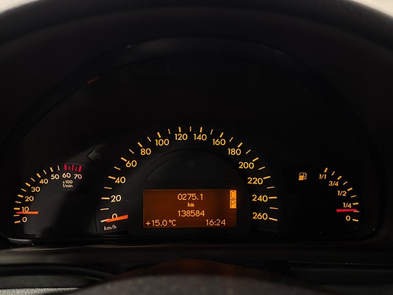 Mercedes-Benz C180 28 of 30