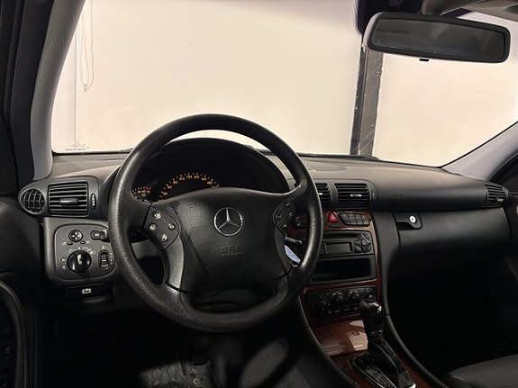 Mercedes-Benz C180 20 of 30