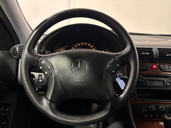 Mercedes-Benz C180 21 of 30