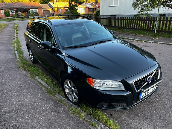 Volvo V70 2 of 10