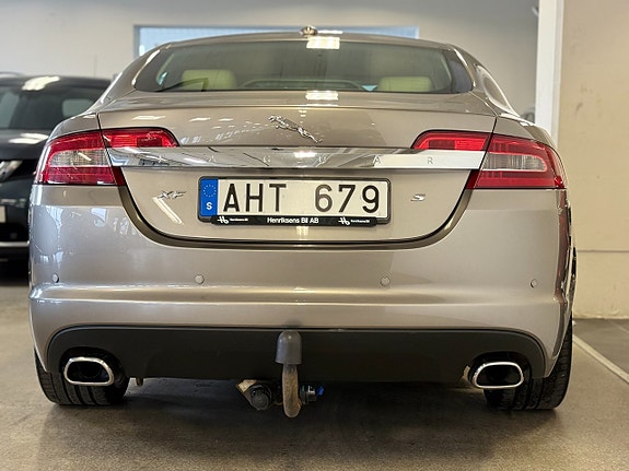 Jaguar XF 8 of 15