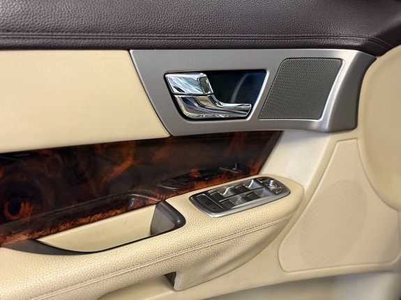 Jaguar XF 13 of 15