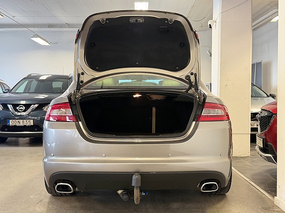 Jaguar XF 9 of 15