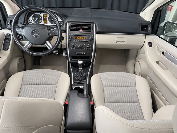 Mercedes-Benz B180 6 of 7