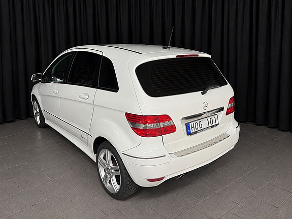 Mercedes-Benz B180 5 of 7