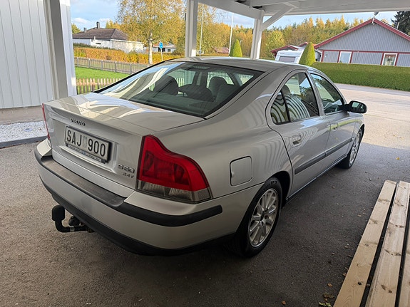 Volvo S60 2 of 4