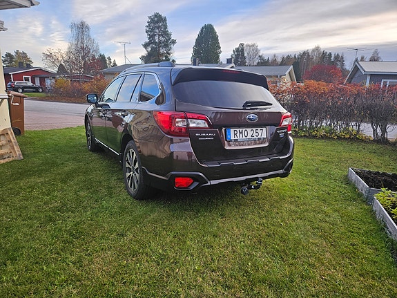 Subaru Outback 2 of 8