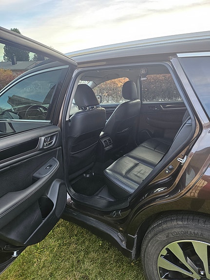 Subaru Outback 5 of 8