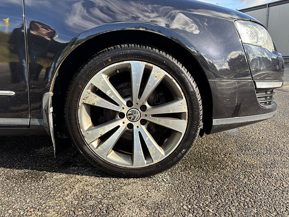 Volkswagen Passat 10 of 14