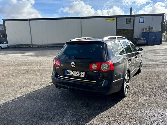 Volkswagen Passat 2 of 14