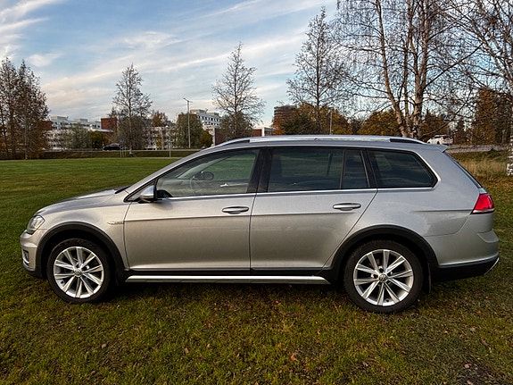 Volkswagen Golf Alltrack 2 of 17