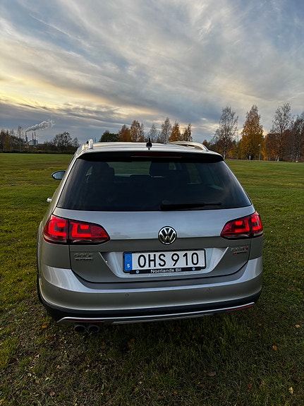 Volkswagen Golf Alltrack 10 of 17