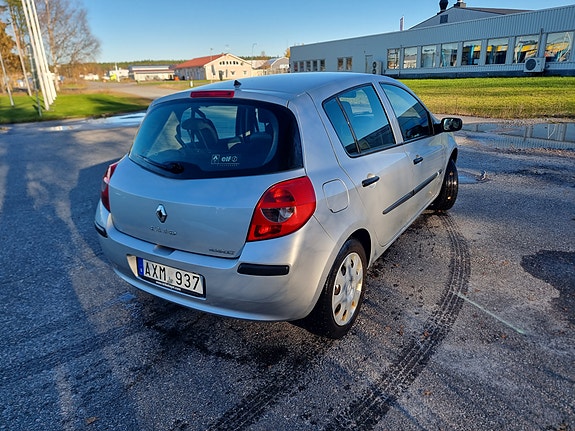 Renault Clio 2 of 7