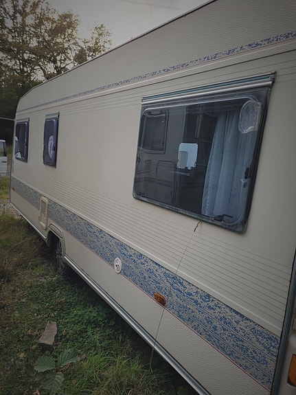 Adria Unica B 562 LU 9 of 10