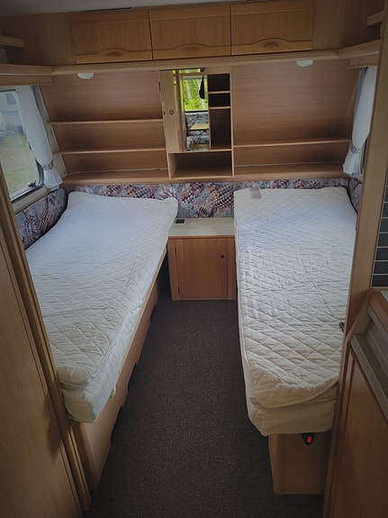 Adria Unica B 562 LU 3 of 10