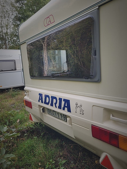 Adria Unica B 562 LU 2 of 10