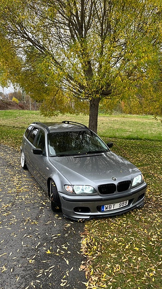 BMW 320i 2 of 6