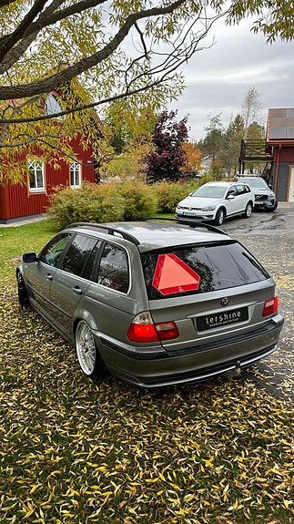 BMW 320i 4 of 6
