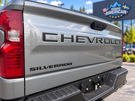 Chevrolet Silverado EV 9 of 20