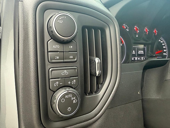 Chevrolet Silverado EV 18 of 20