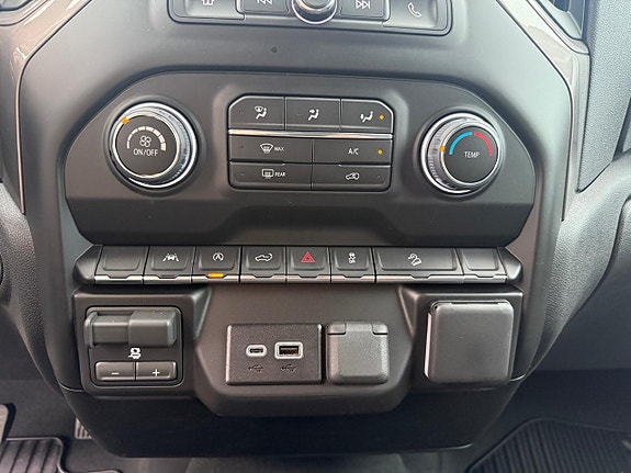 Chevrolet Silverado EV 17 of 20